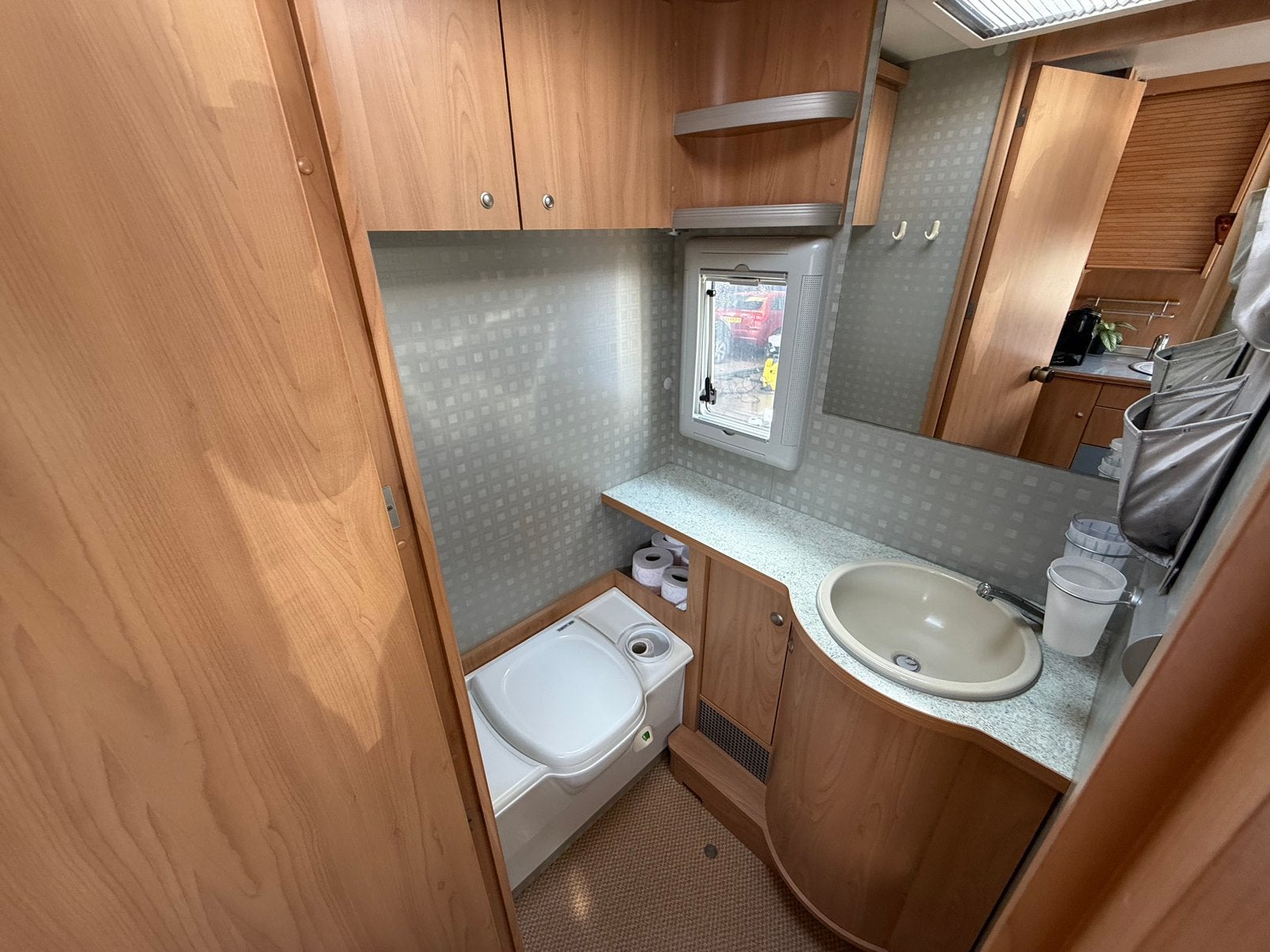 Foto 13 van Burstner i690 Elegance 2.8 JTD - levelsysteem - 66.500 km