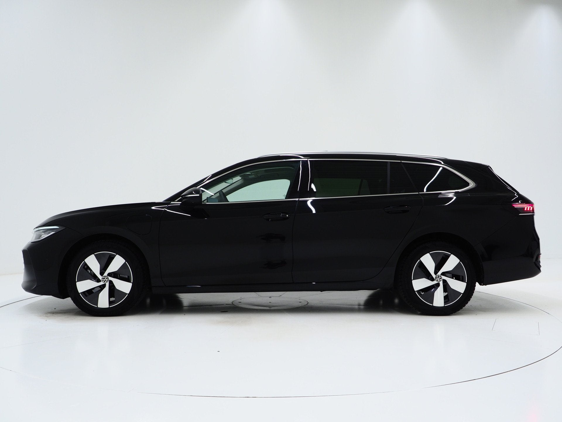 Volkswagen Passat Variant 1.5 eHybrid Elegance 204PK | 5 Jaa, Beige, 4 cilinders, Zwart, Plug-in hybride
