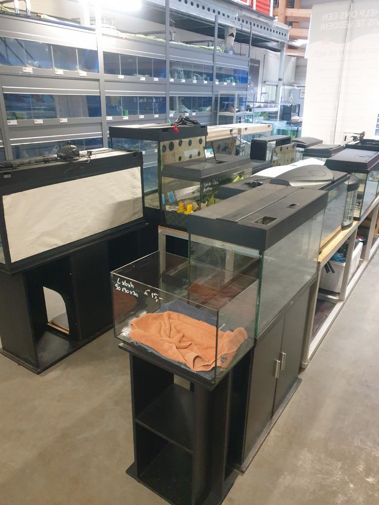 Vissenasiel aquariums diverse maten met of zonder kast, Ophalen, Leeg aquarium, X, X