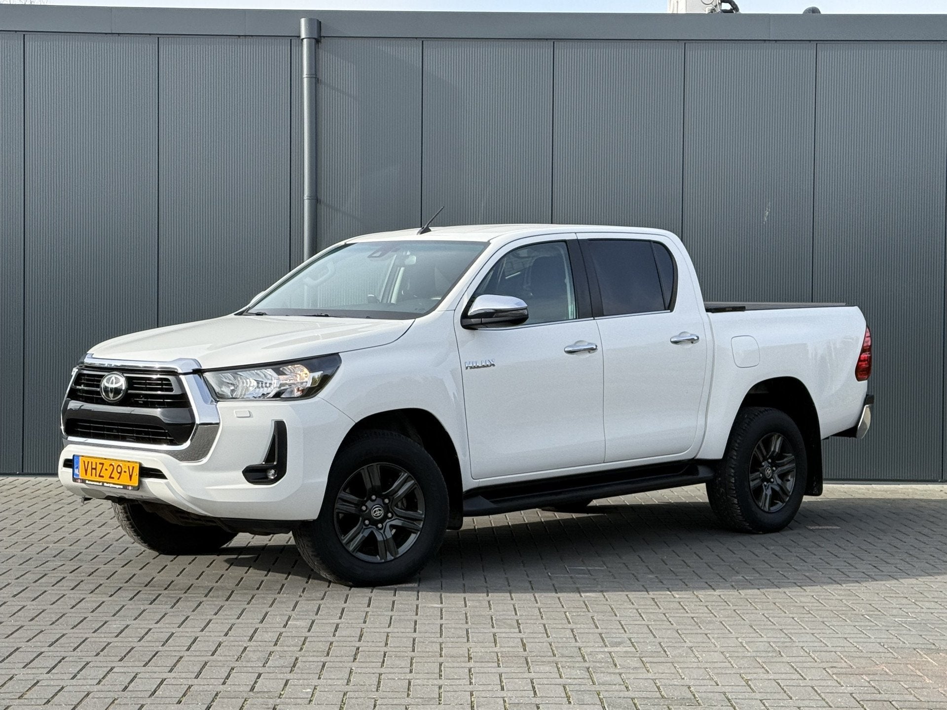 Toyota Hilux 2.4 D-4D AUTOMAAT / 4x4 / 1e EIG / 3.500 KG AHG, Auto's, Automaat, Gebruikt, Euro 6, 4 cilinders
