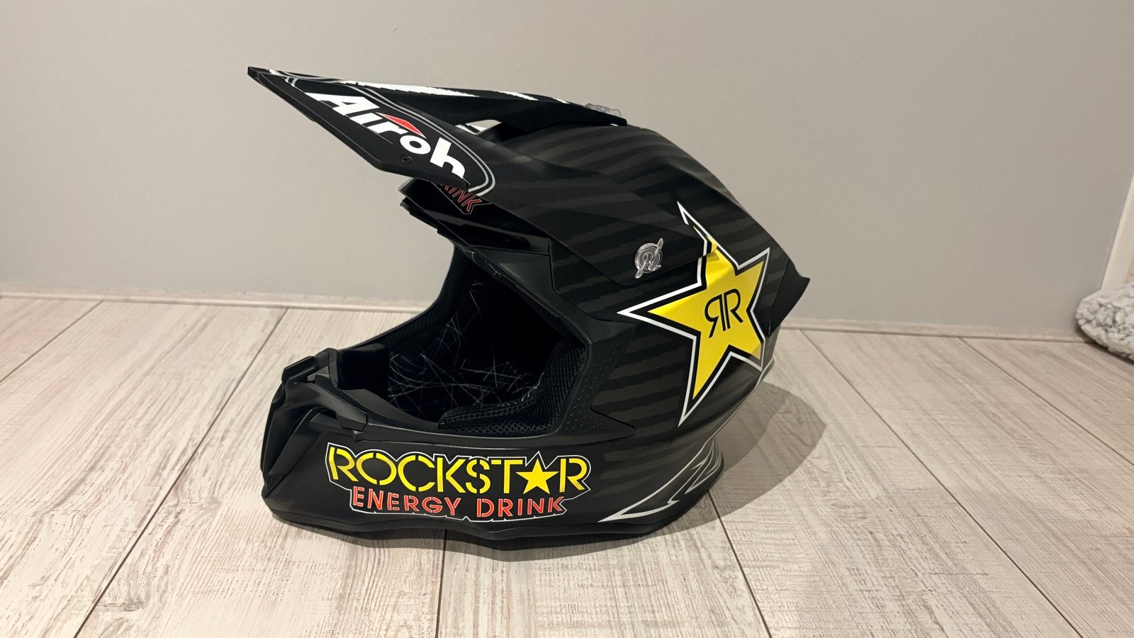 Nieuw! Airoh Twist 2.0 Rockstar Energy maat M 57-58cm, Motoren, Overige merken, M, Offroadhelm, Dames