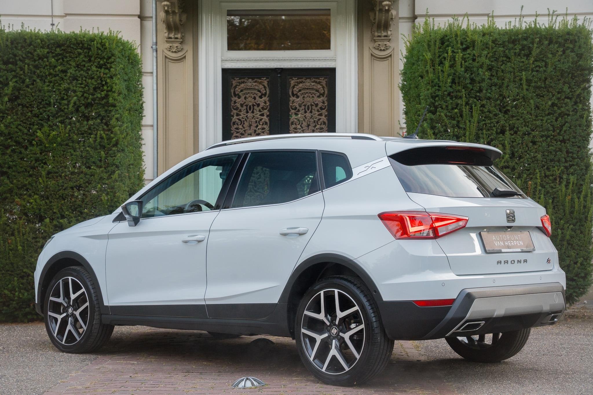 SEAT Arona 1.5 TSI EVO FR Business Intense Plus ADAPTIVE | K, Auto's, Dealer onderhouden, 4 cilinders, 150 pk, Alcantara