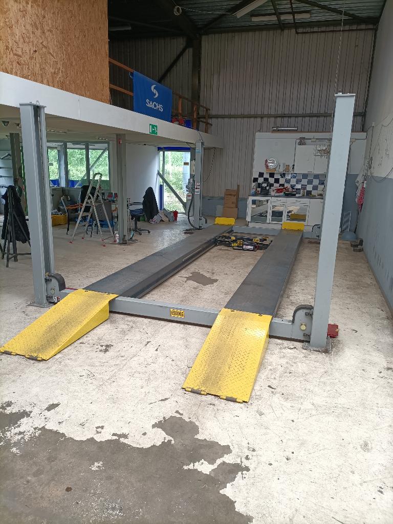 4 koloms hefbrug 6500KG AMGO LIFT A465E met middenkrik2800kg, Zakelijke goederen, Machines en Bouw | Liften, Steigers en Ladders