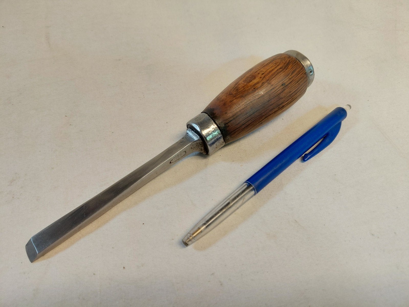 Mooie kleine beitel, hakbeitel, steekbeitel 12mm, Ophalen of Verzenden