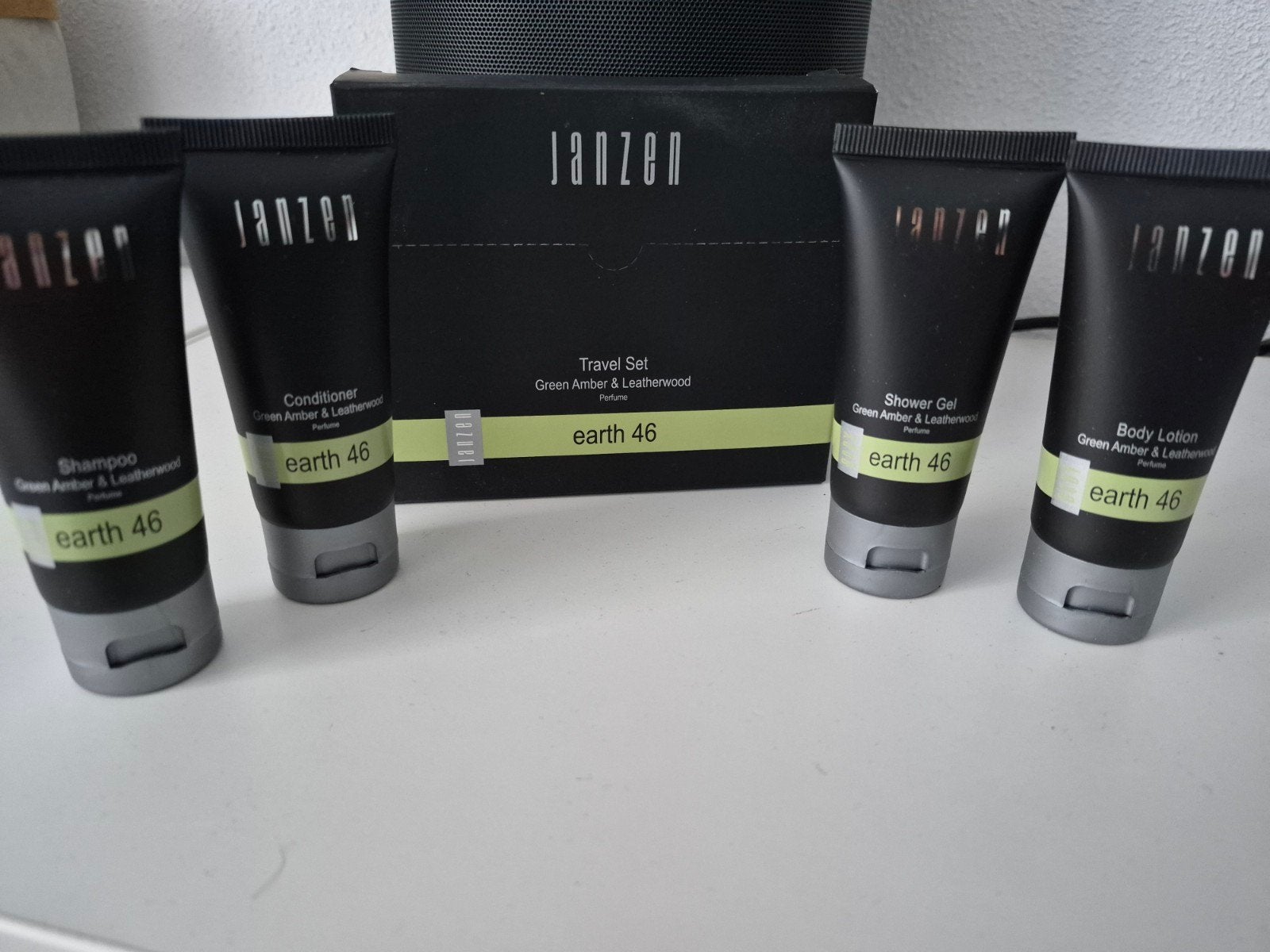 Janzen Earth 46 Travel Set -4 tubes, Sieraden, Tassen en Uiterlijk, Ophalen of Verzenden, Nieuw, Overige typen