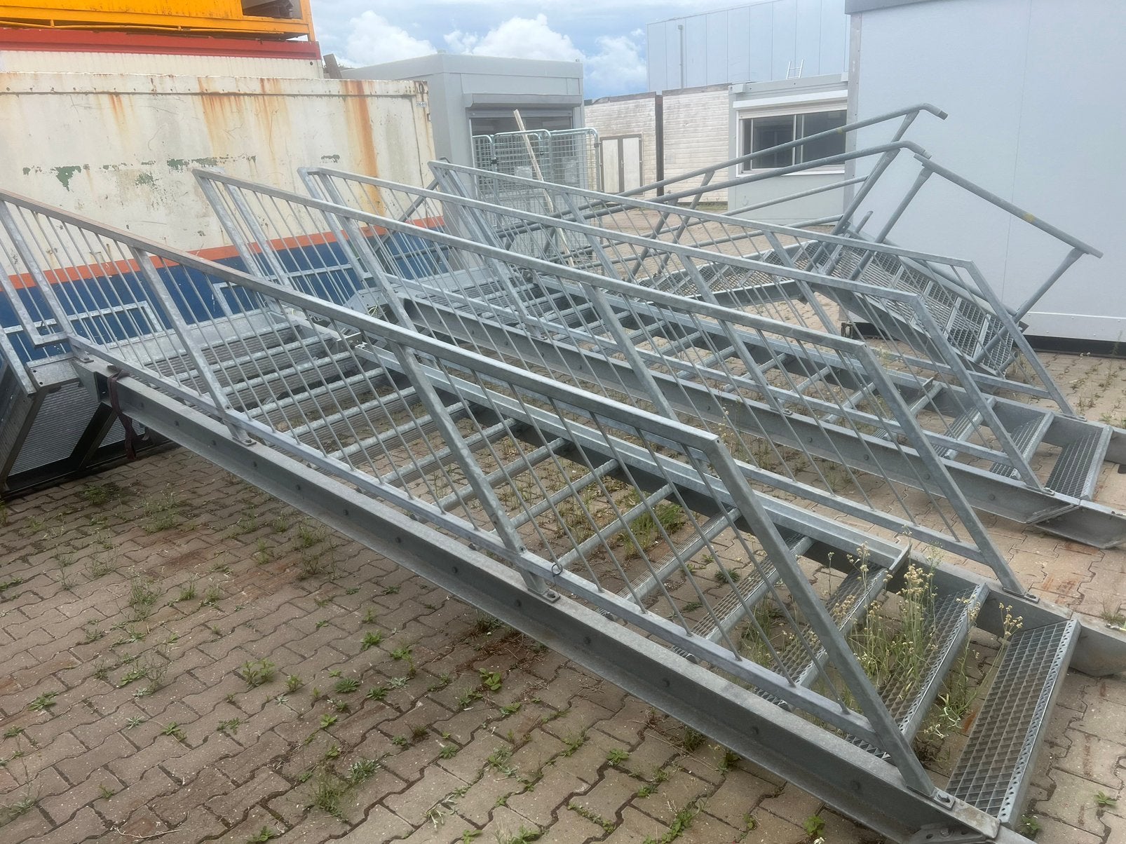 Stalen trap / bordes trap | 2 stuks | 300 / 320 cm hoog, Ophalen, Zo goed als nieuw