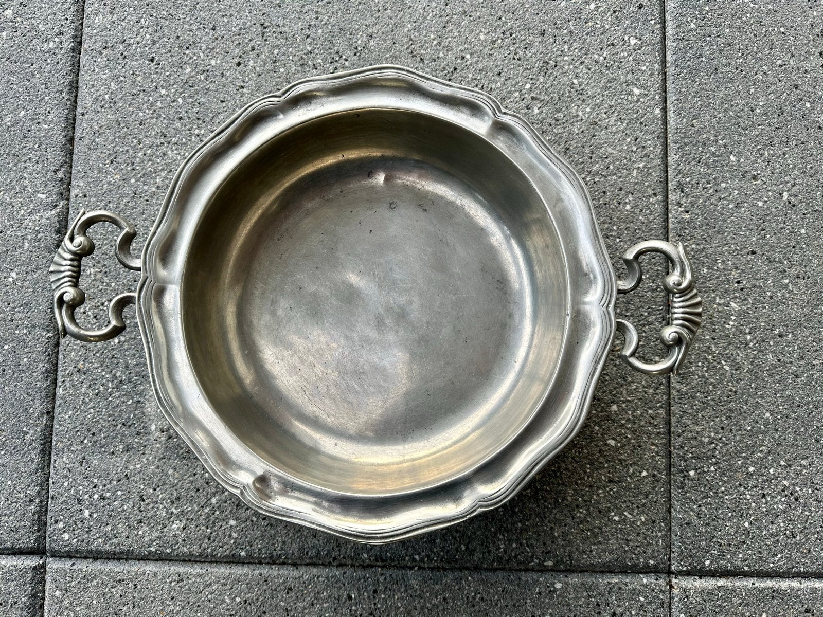 Antieke tinnen fruitschaal met handvatten en leeuwenpoten, Antiek en Kunst, Ophalen of Verzenden