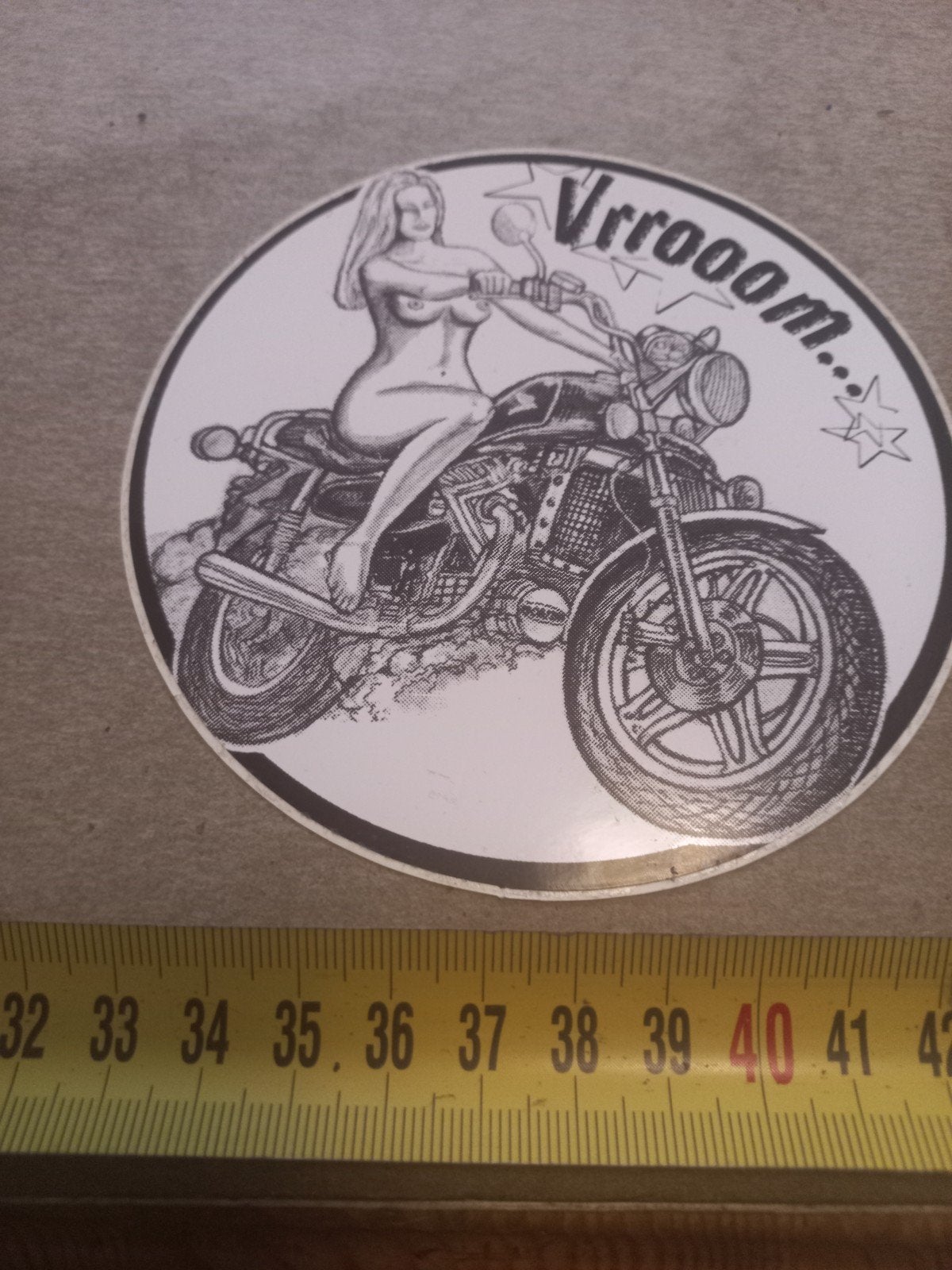 Sticker Vroooom... Naakte vrouw op motor, Ophalen of Verzenden