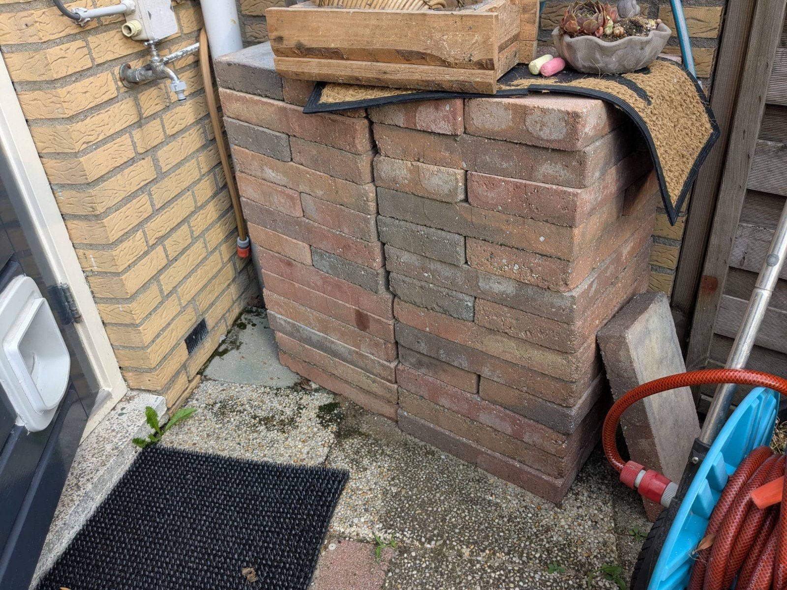 Gratis af te halen met spoed ivm verhuizing! Terrastegels en, Ophalen, Gebruikt, Beton, Terrastegels