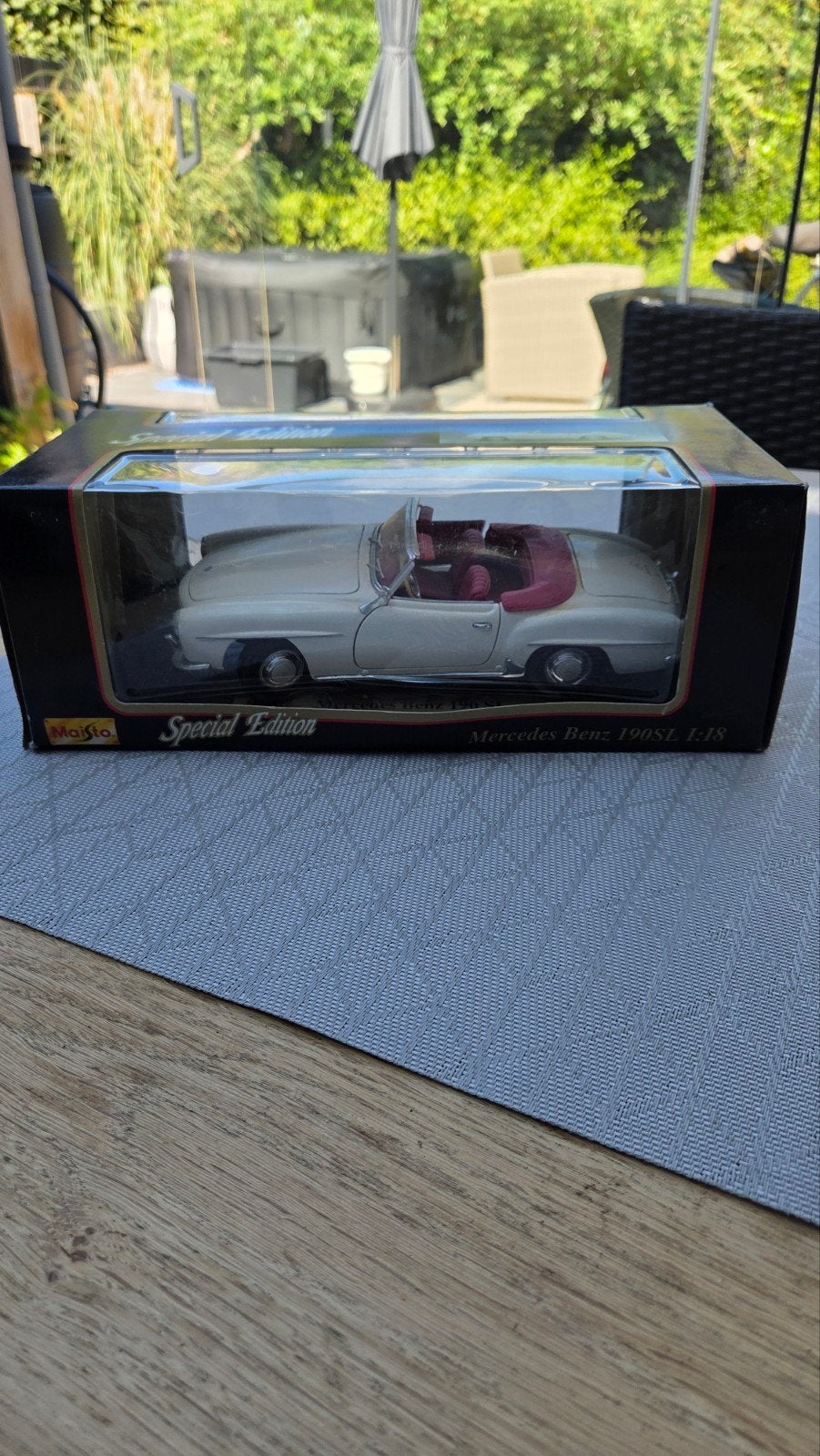 Maisto Special Edition Mercedes Benz 190SL 1:18, Ophalen of Verzenden