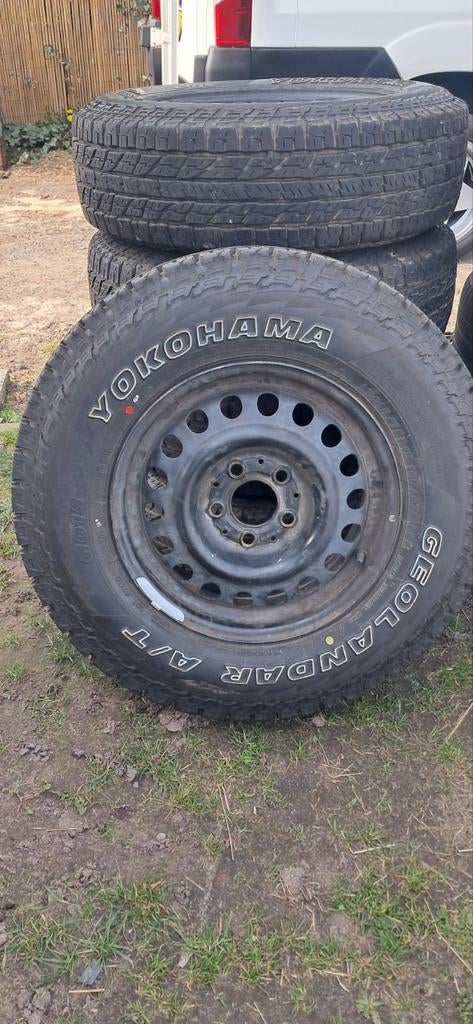 5xTerrein banden Yokohama lt215/75/15, Auto-onderdelen, Banden en Velgen, Gebruikt, 15 inch, Ophalen of Verzenden, Band(en)