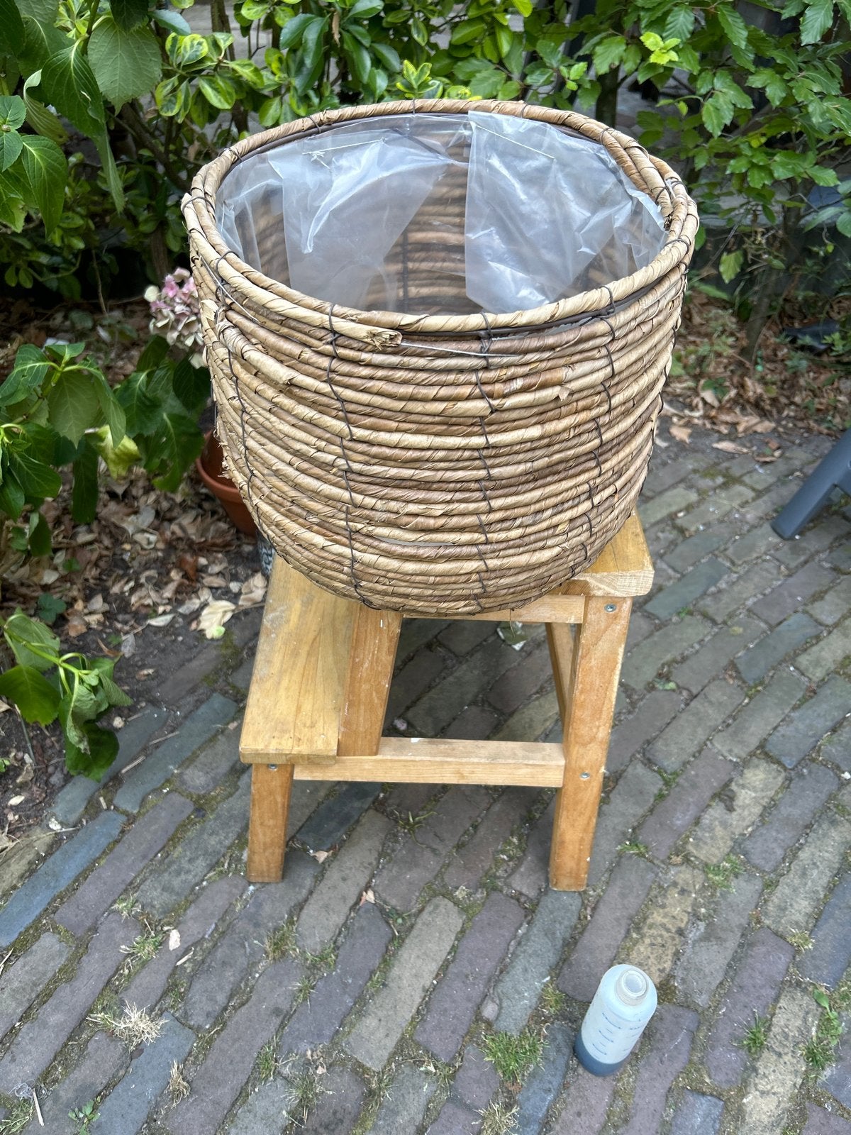 Leuke rieten plantenbak met plastic binnenvoering, Tuin en Terras, Bloembakken en Plantenbakken, Ophalen, Overige materialen, Minder dan 60 cm