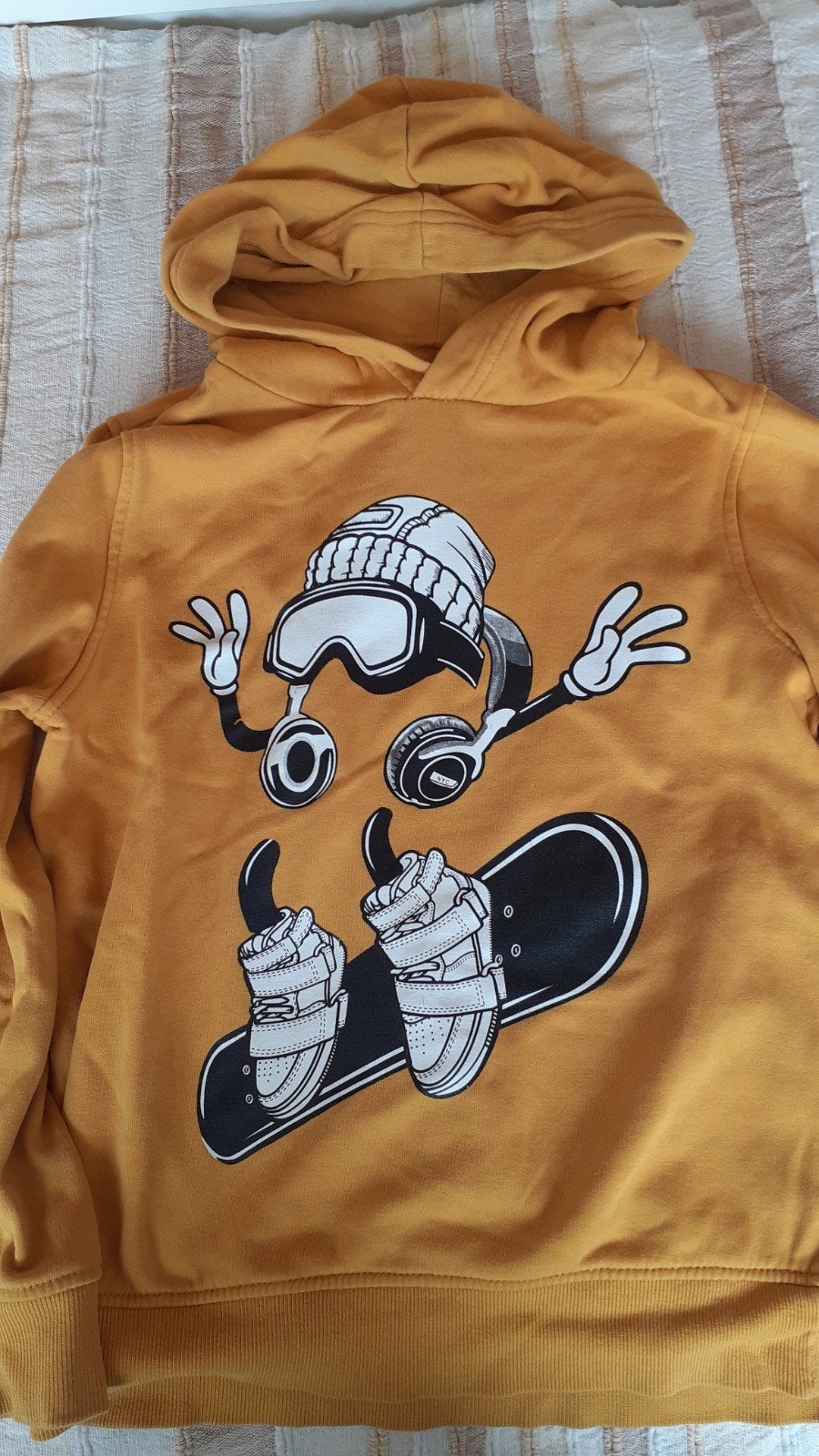 Gele hoodie met skateboard print - Maat 134-140, Kinderen en Baby's, Kinderkleding | Maat 134, Gebruikt, Trui of Vest, Ophalen of Verzenden