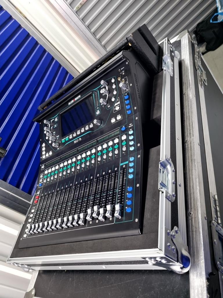 Allen & Heath SQ-5 Digitale Mixer ( zonder case), Muziek en Instrumenten, Ophalen, Zo goed als nieuw, 20 kanalen of meer, Microfooningang