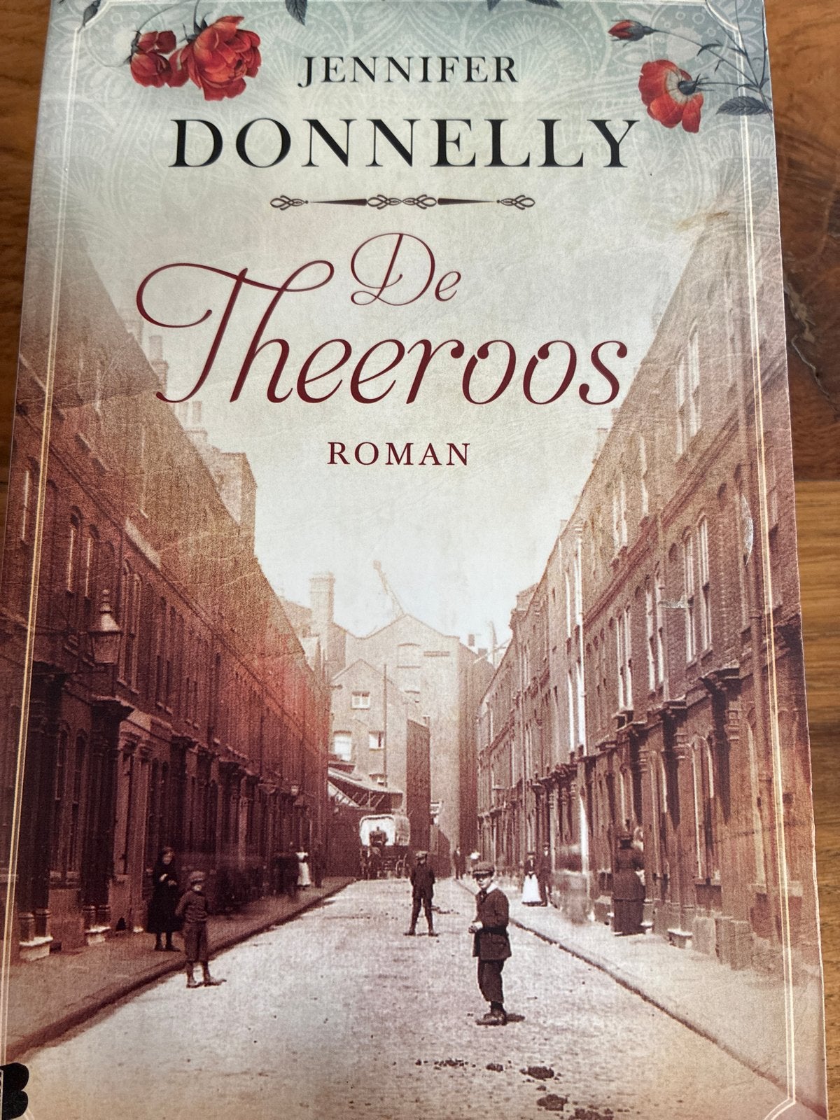 De Theeroos - Jennifer Donnelly (Roman), Ophalen of Verzenden, Nieuw, Europa overig