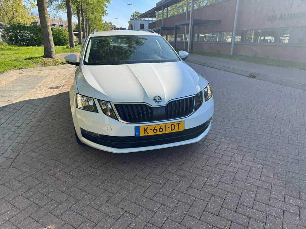 Skoda Octavia 1.0 TSI Greentech 115pk 2020 Wit, Auto's, Skoda, Voorwielaandrijving, Zwart, Wit, Origineel Nederlands