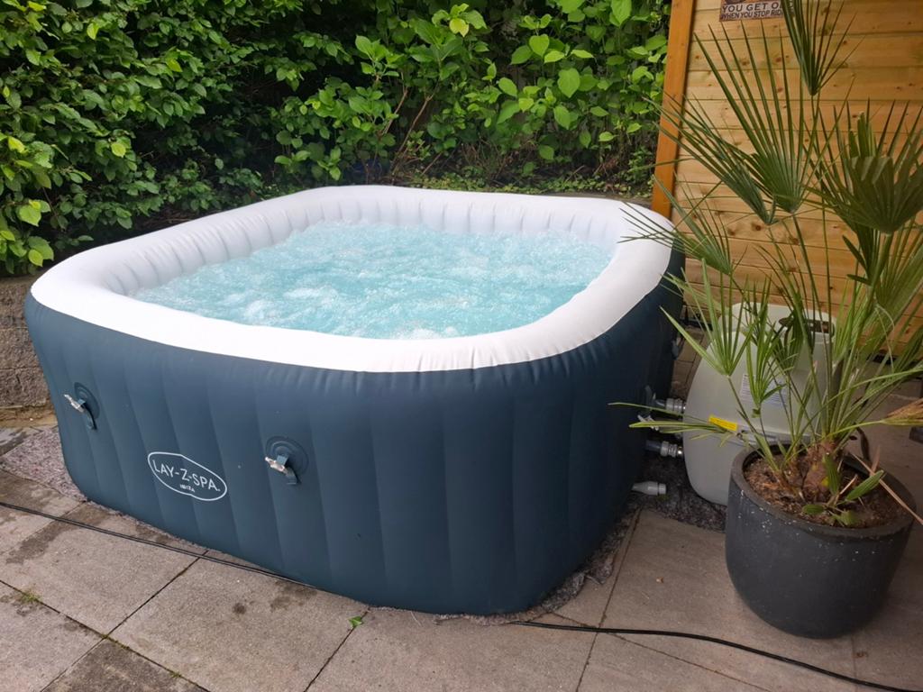 Prachtig zgan Lay-z-Spa Ibiza 220cm vierkant veel accessoire, Ophalen of Verzenden, Zo goed als nieuw, Filter, Opblaasbaar