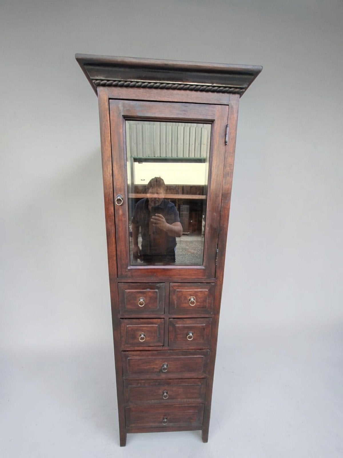 Koloniaal teak houten servieskast, ladekast, boekenkast. whi