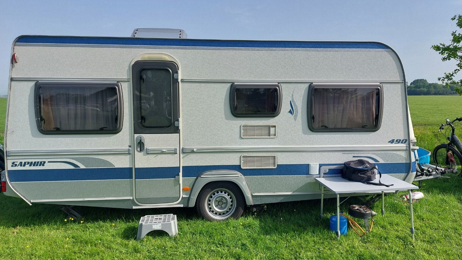 Fendt Saphir 490 TF met mover en fietsendrager, Caravans en Kamperen, Kachel, Rondzit, Dwarsbed, Particulier
