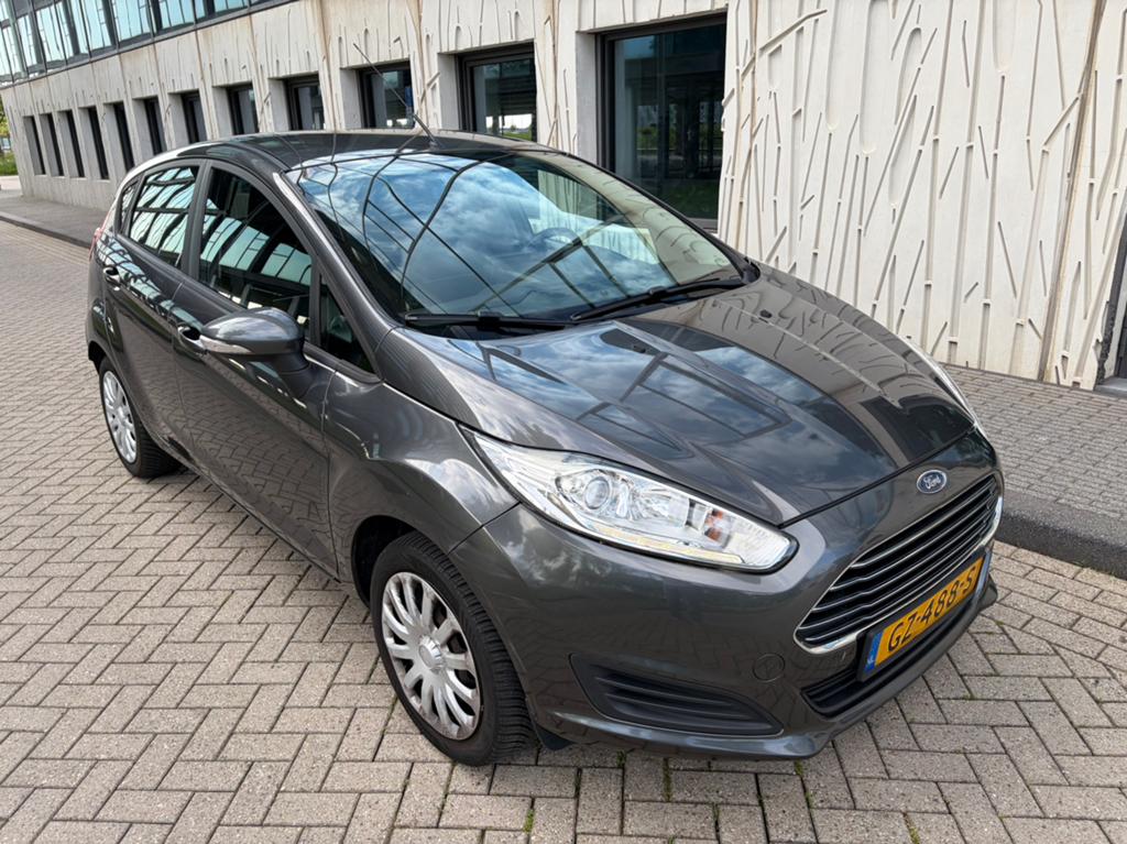 Ford Fiësta 1.0 48KW/65PK 5D 2015 Grijs, 40 €/maand, 525 kg, 23 km/l, Origineel Nederlands