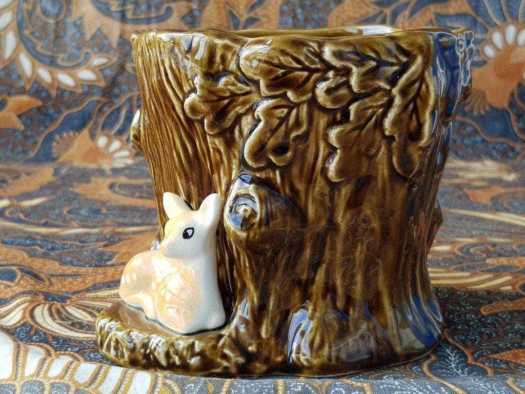 Mooi oud vaasje uit Engeland van SylvaC als boom met hert., Ophalen of Verzenden