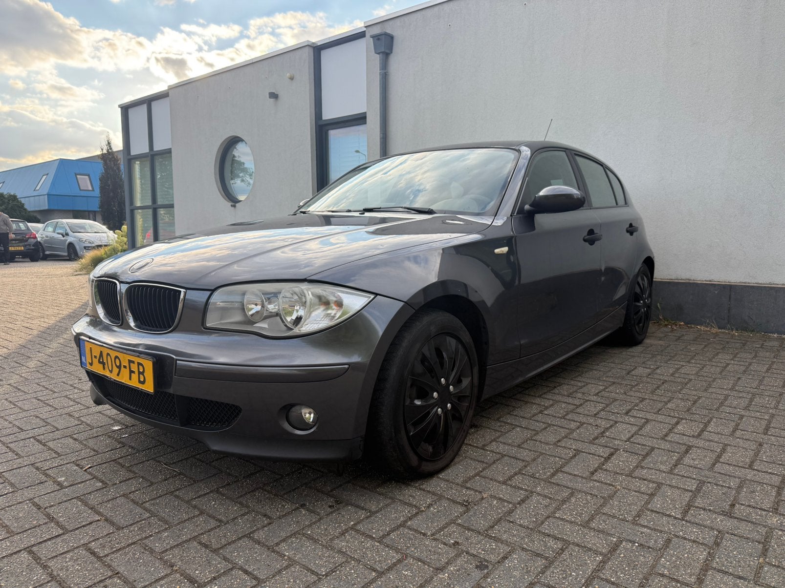 BMW 1-Serie 1.6 I 116 2004 Grijs Airco/Navi/Stoelverwarming!, 1596 cc, Zwart, 4 cilinders, 635 kg
