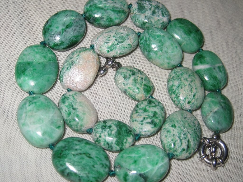 Vintage Maw Sit Sit Jade ketting 500 krt halsketting 44 cm, Ophalen, Zo goed als nieuw, Met edelsteen, Groen