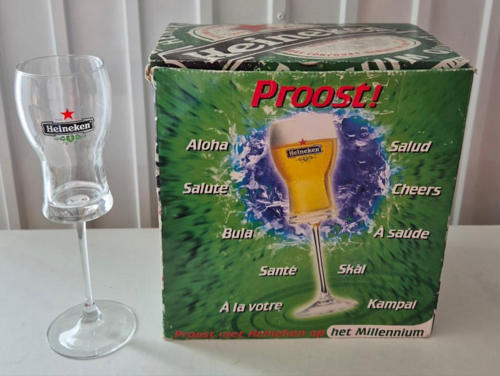 6 Heineken bierglazen op voet, Ophalen, Zo goed als nieuw, Bierglas