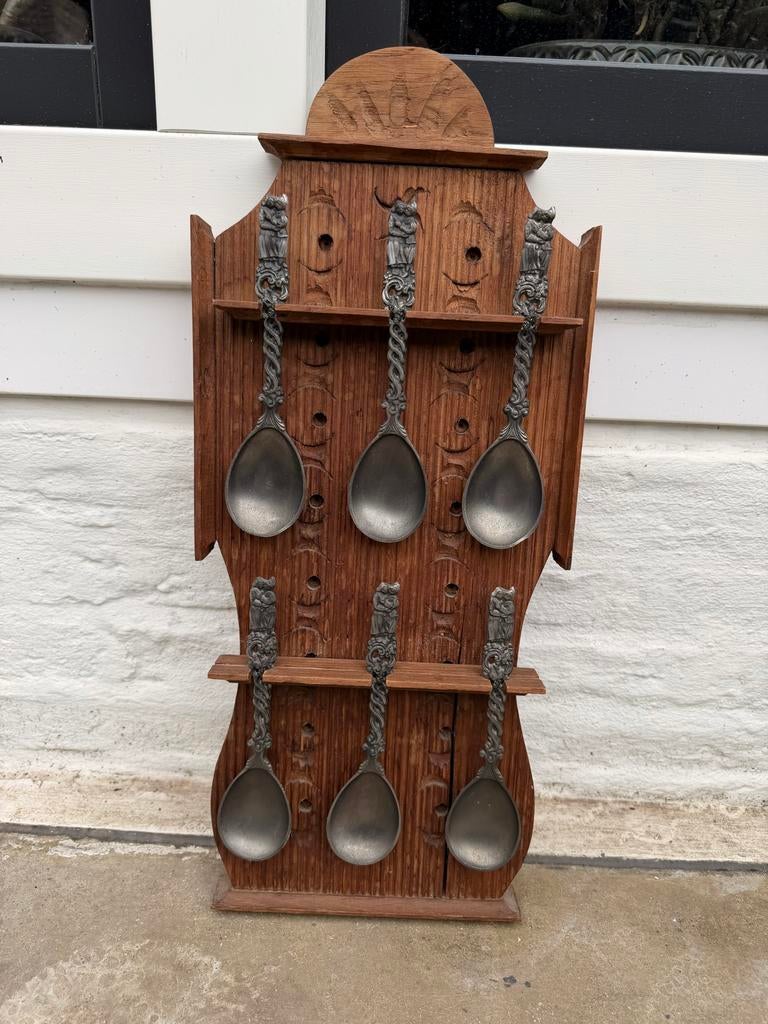 Vintage tinnen lepels aan houten rekje, Ophalen