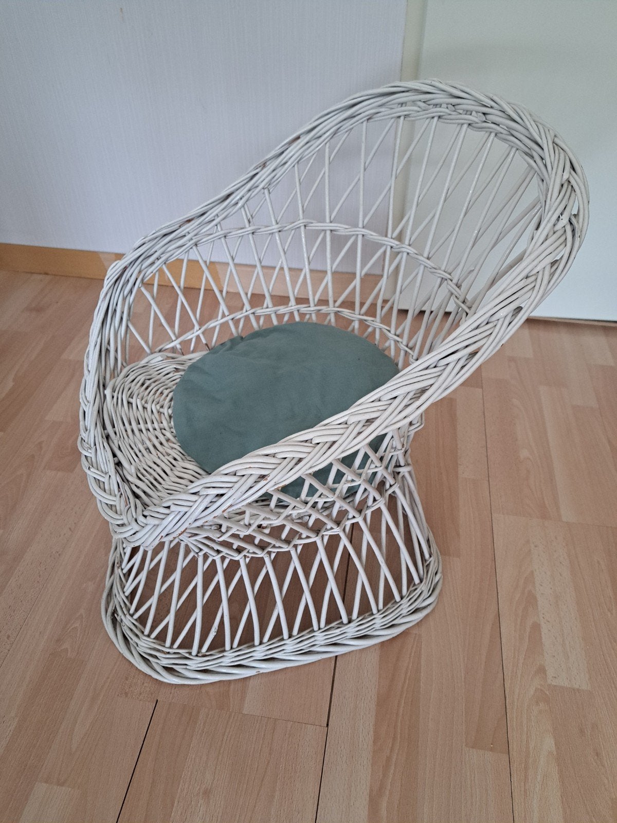 Witte Rotan Stoel en Bijzettafel voor de kinderkamer, Ophalen