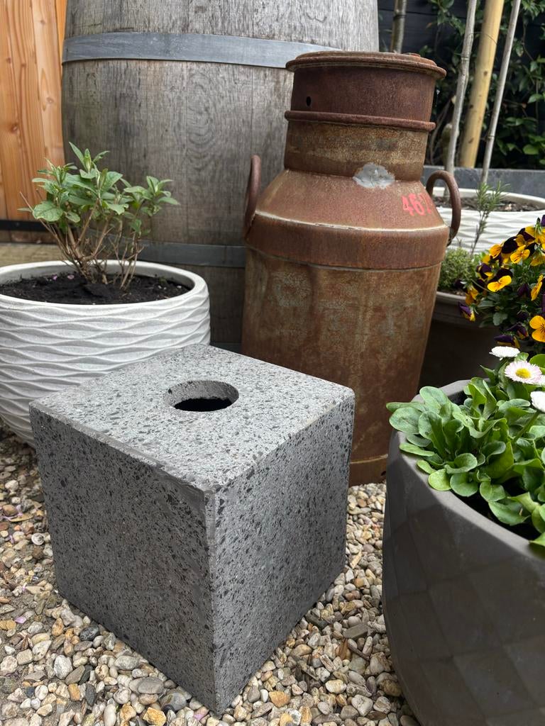 Betonnen Kubus Sokkel/Bloempotstandaard, Gebruikt, Minder dan 30 cm, Minder dan 60 cm, Vierkant