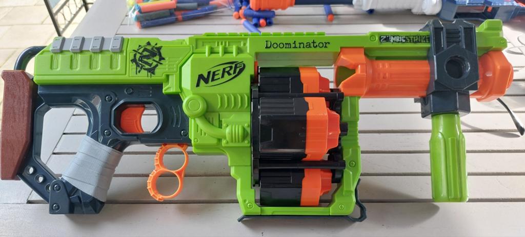 Nerf Zombie Strike Doominator Blaster, Ophalen, Zo goed als nieuw