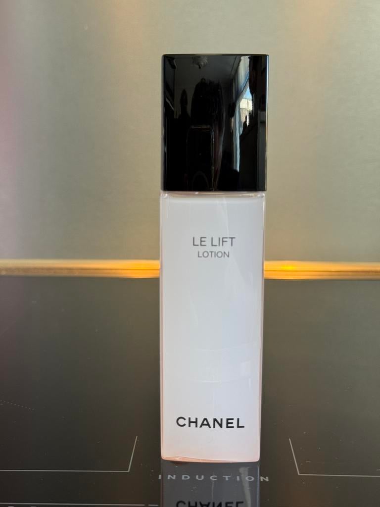 Chanel le lift lotion 150ml, Sieraden, Tassen en Uiterlijk, Uiterlijk | Gezichtsverzorging, Ophalen of Verzenden, Nieuw, Gehele gezicht