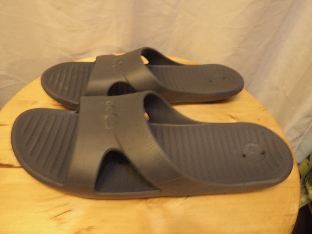 grijze kunststof nabaiji badslippers mt 43/44, Kleding | Heren, Schoenen, Slippers, Overige kleuren, Nabaiji, Ophalen of Verzenden