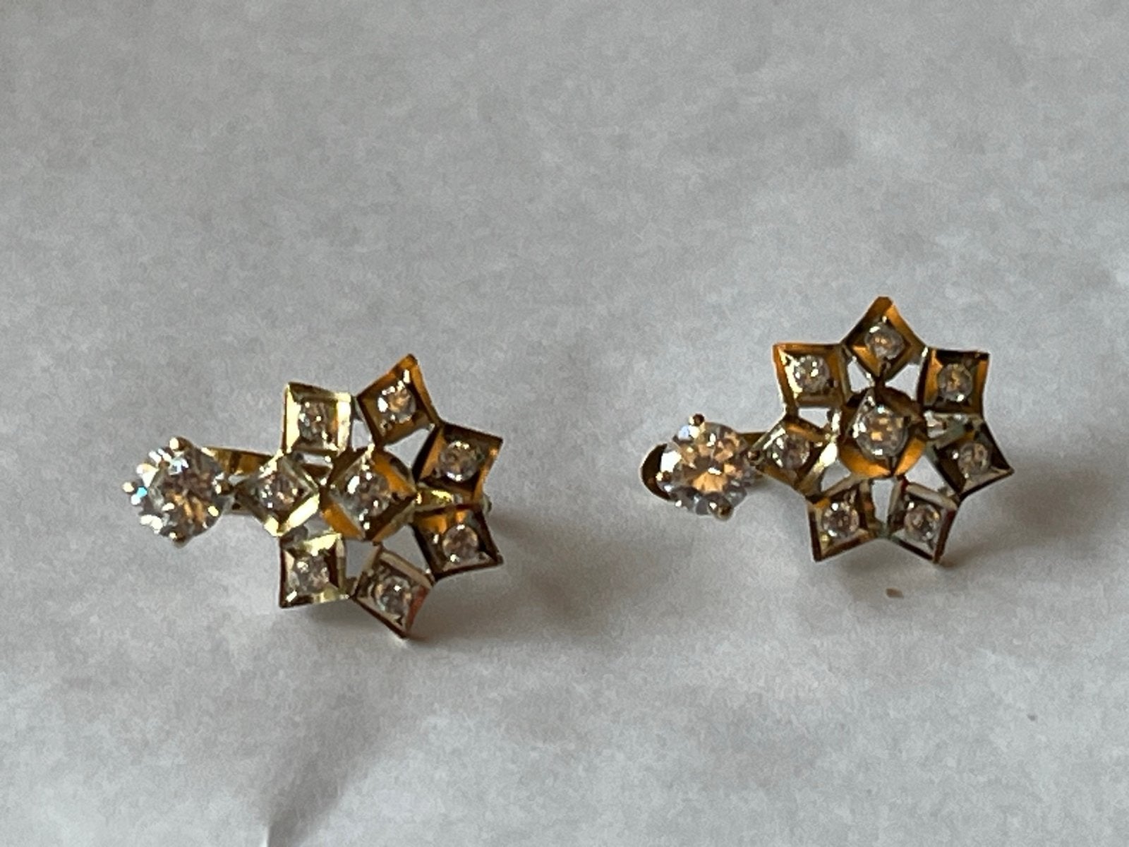 Gouden Oorbellen met Heldere Saffier - 18 CT Goud, Sieraden, Tassen en Uiterlijk, Oorbellen, Hangers, Verzenden, Zo goed als nieuw
