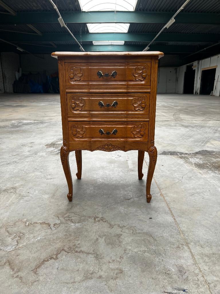 Antiek ladekastje Louis XV stijl – massief hout, Ophalen of Verzenden