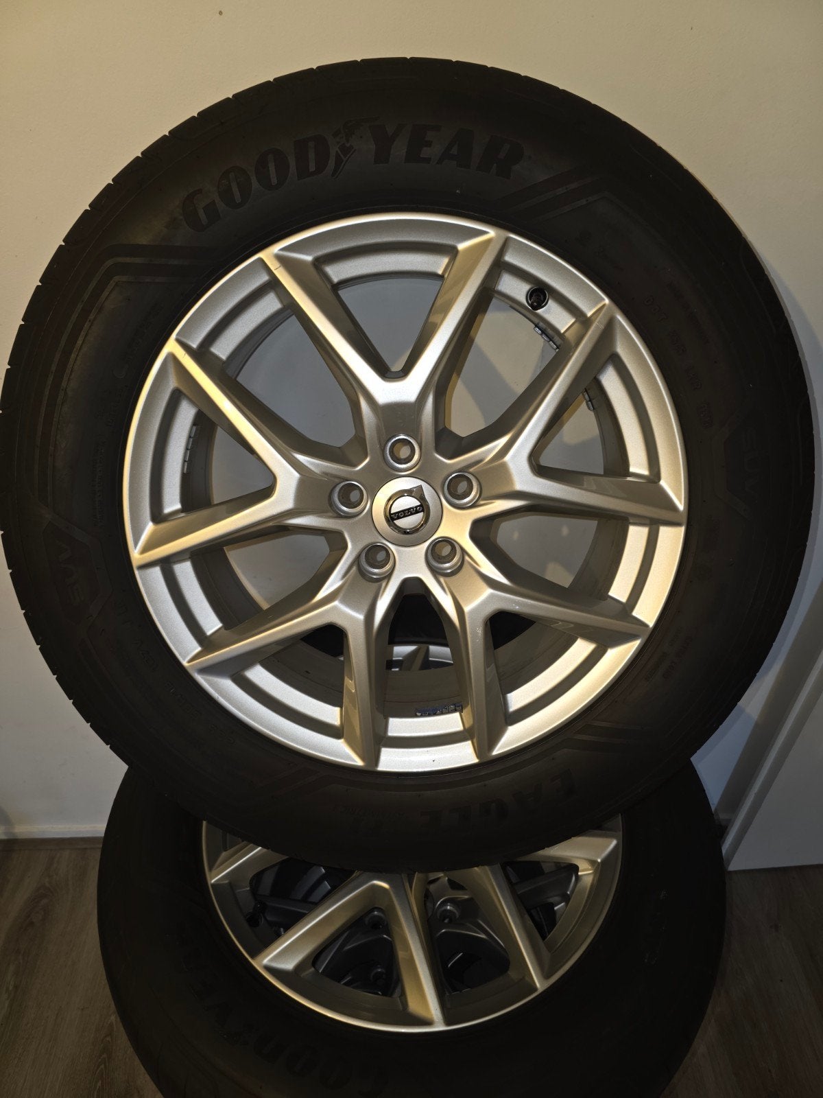 OEM 18" Volvo XC60 Velgen met Goodyear Banden 6mm 235/60R18, 18 inch, Gebruikt, Banden en Velgen, Ophalen of Verzenden