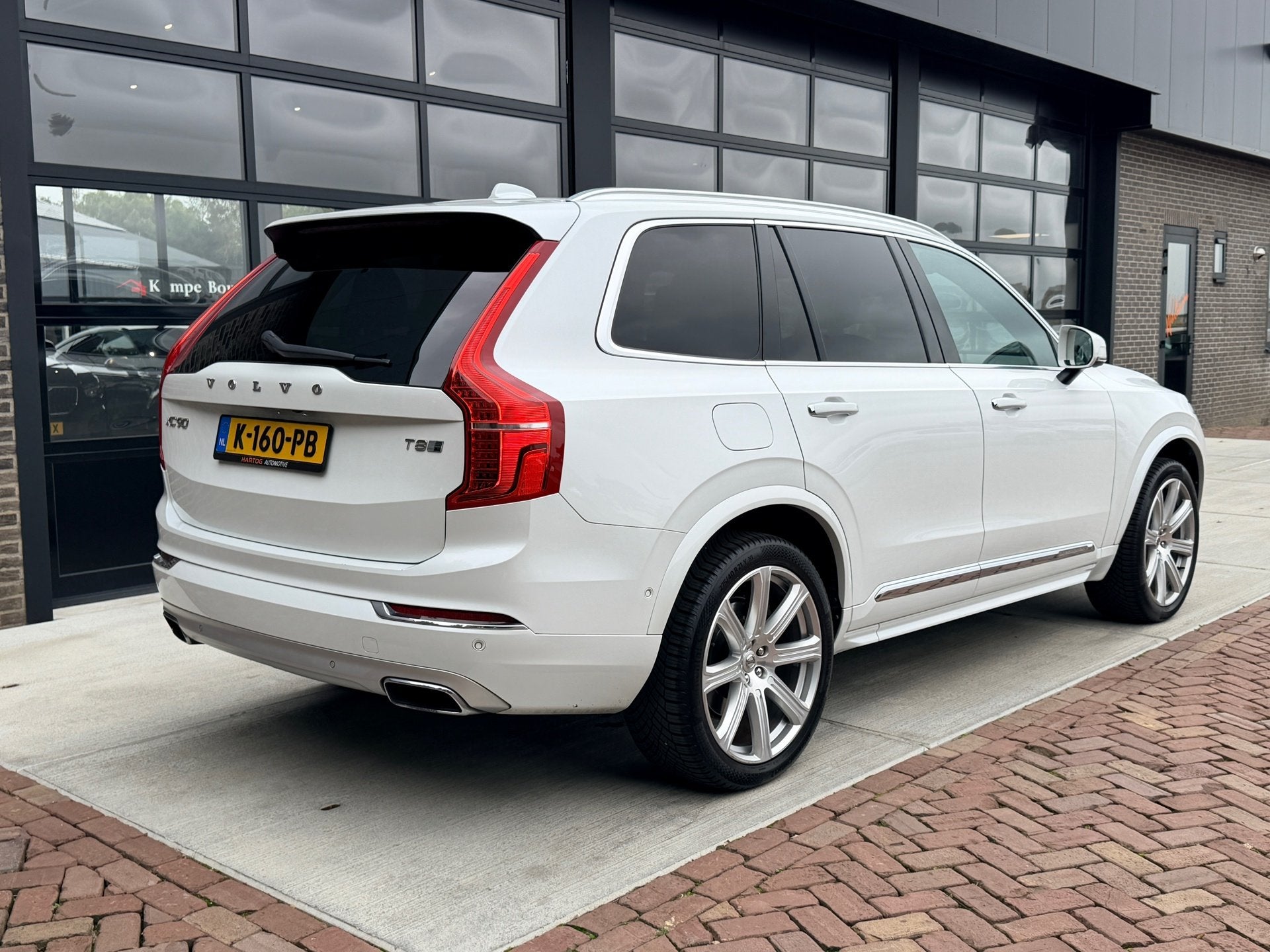 Volvo XC90 2.0 T8 Twin Engine AWD Inscription | Bowers & Wil, Auto's, Gebruikt, 1969 cc, 7 stoelen, Wit