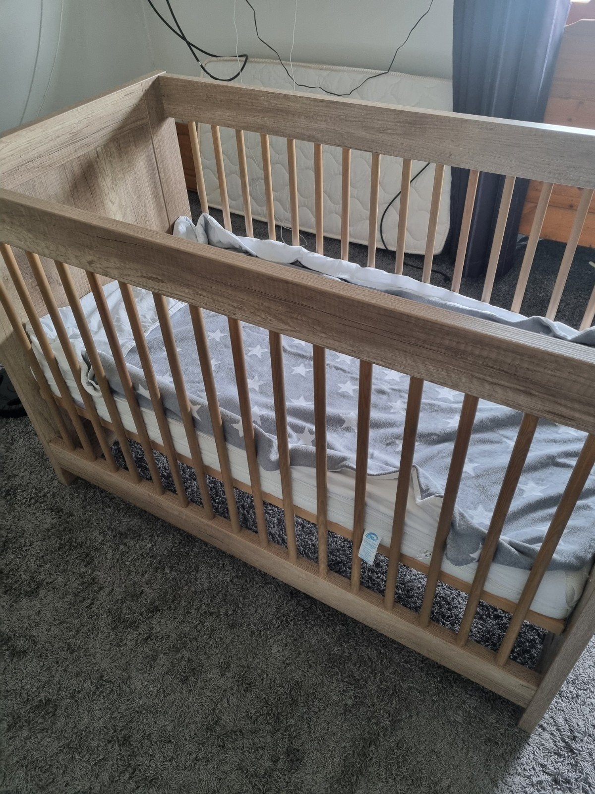 Babybedje met matras, kussen en dekbed, Ophalen, 70 tot 85 cm, 140 tot 160 cm, Zo goed als nieuw