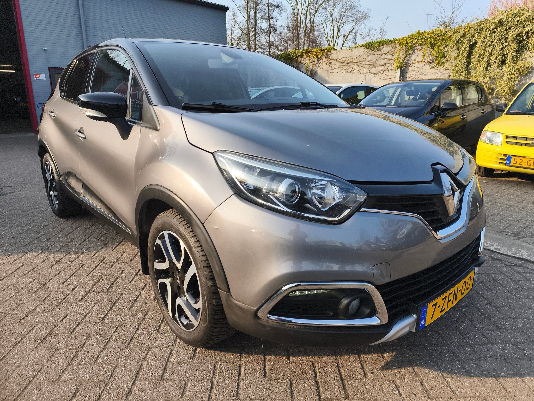 Renault Captur 0.9 TCe 90 Helly Hansen, trekhaak (bj 2015), Auto's, Renault, Gebruikt, 49 €/maand, Origineel Nederlands, Handgeschakeld