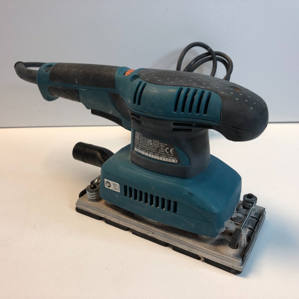 Makita BO711 Vlakschuurmachine | Nette staat, Makita, Zo goed als nieuw, Support@makita.com, Makita Corporation, 3-11-8, Sumiyoshi-cho, 
Anjo, Aichi 446-8502
Japan