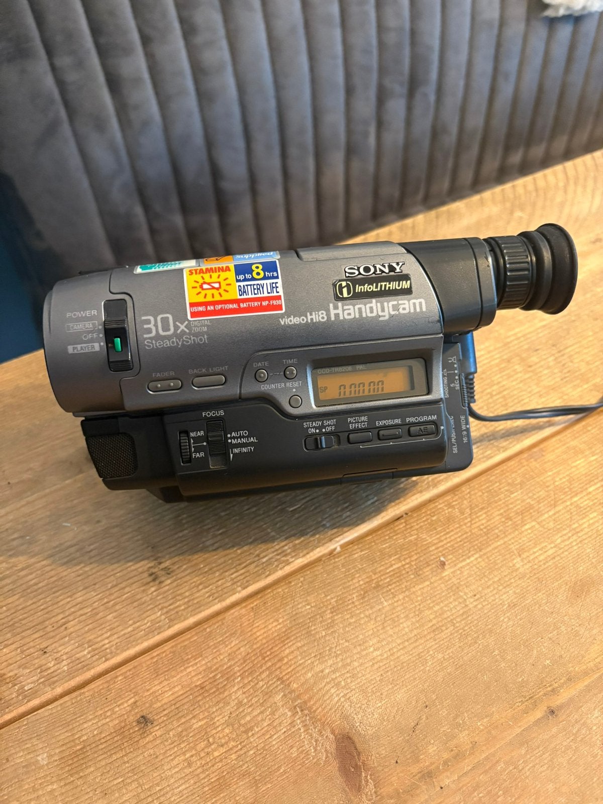 Sony CCD-TR820E videocamera, Audio, Tv en Foto, Videocamera's Analoog, Ophalen of Verzenden, Hi 8, Camera