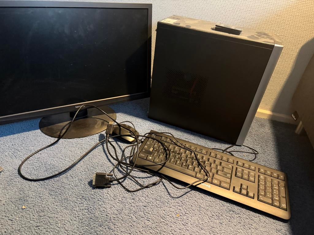 Complese set met pc, monitor, muis, toetsenbord en boxen, Computers en Software, Full HD, Ophalen of Verzenden, Zo goed als nieuw