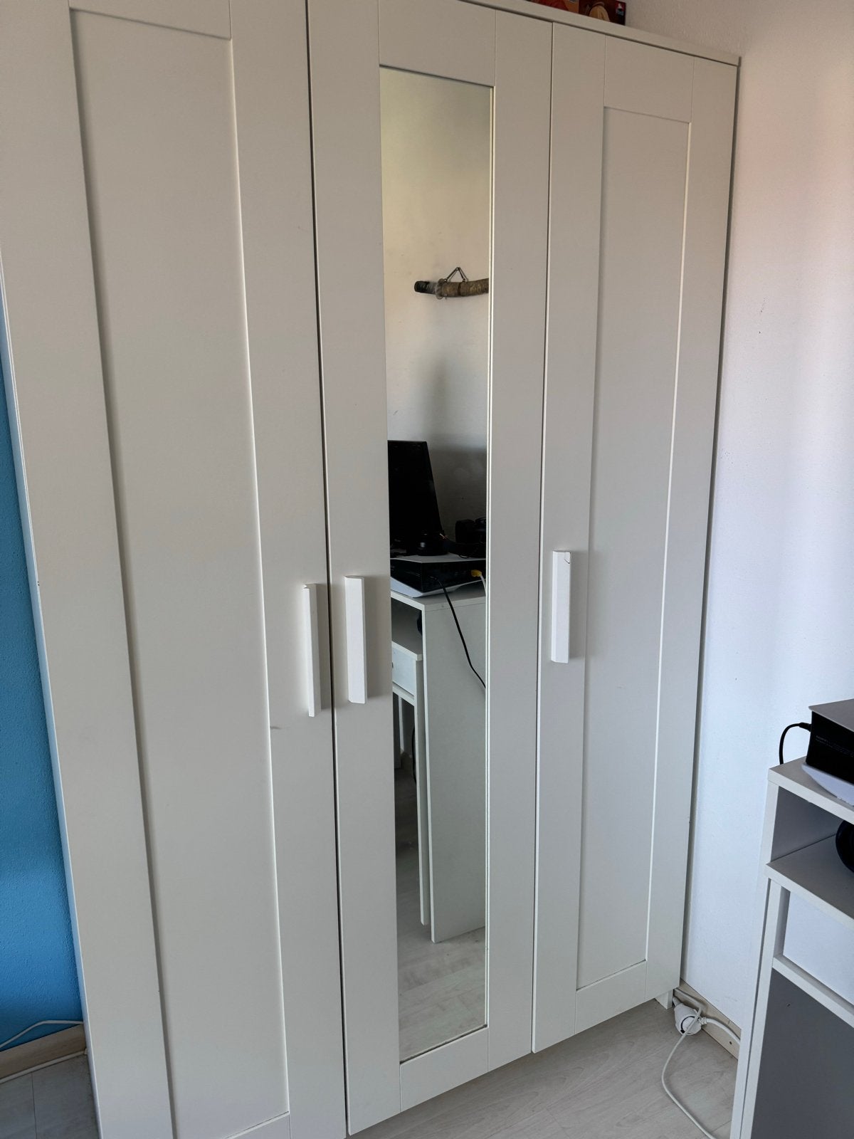 IKEA Kledingkast Wit met spiegeldeur - Ruime opbergruimte, Huis en Inrichting, Kasten | Kledingkasten, Ophalen, Gebruikt, 100 tot 150 cm