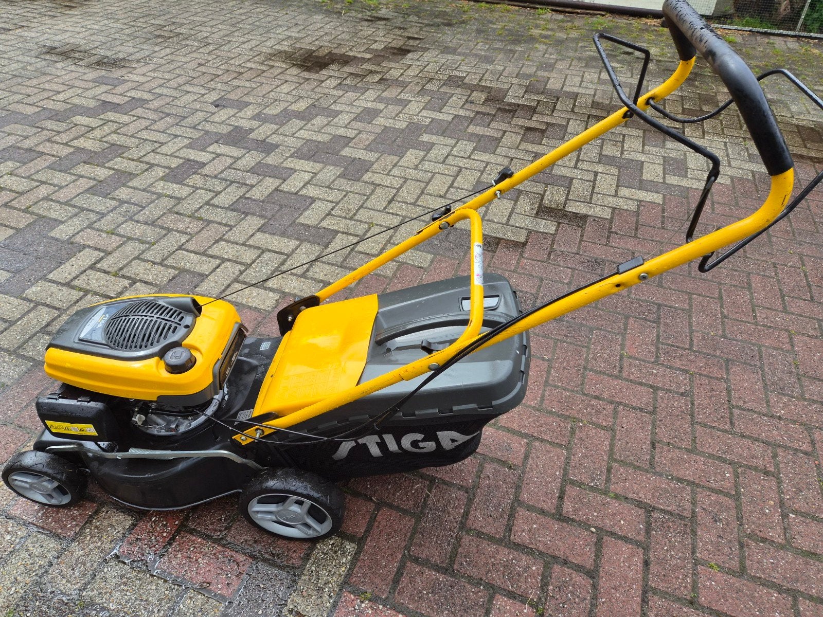 stiga grasmaaier met aandrijving., Ophalen, Cirkelmaaier, Gebruikt, Stiga