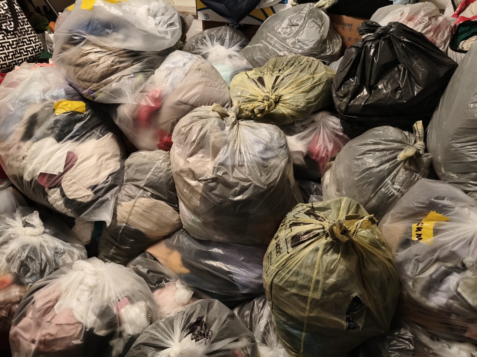 heel veel kleding voor rommelmarkt dames/heren/kinderen, Ophalen