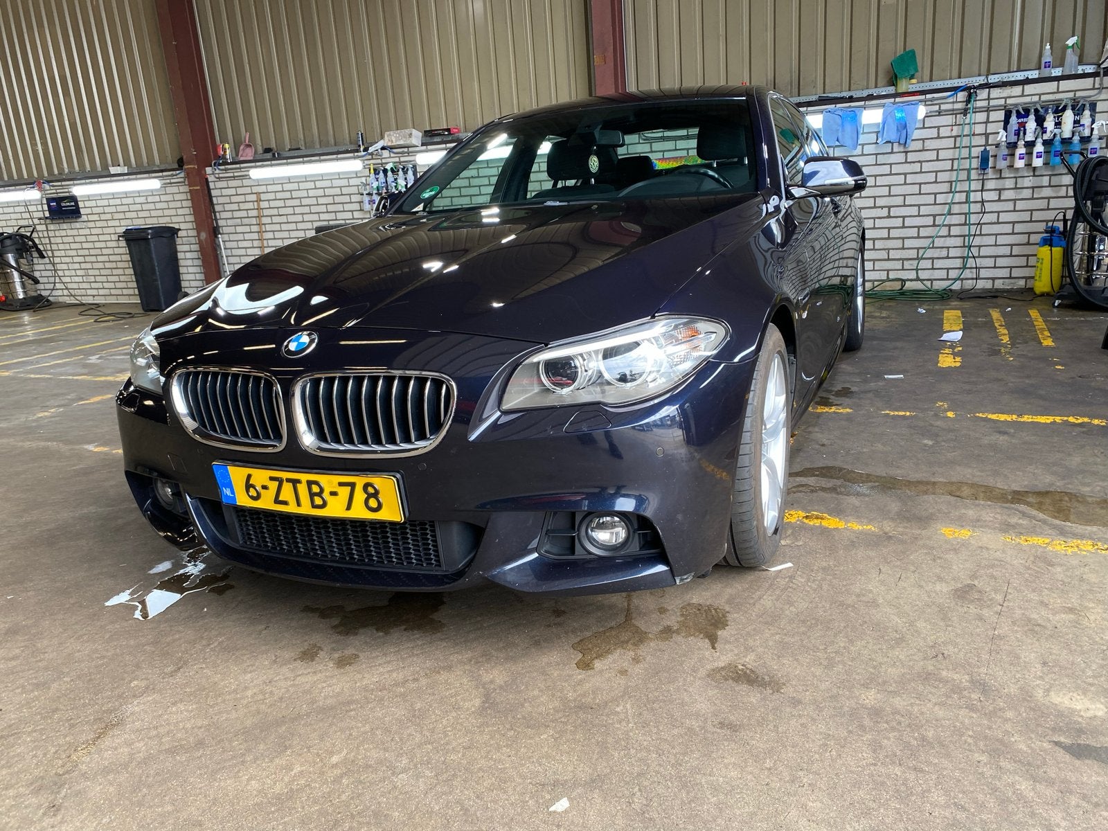 BMW 5-Serie 2.0 520I AUT 184 PK Touring 2015 Zwart, Auto's, Achterwielaandrijving, 4 cilinders, 2000 kg, Zwart