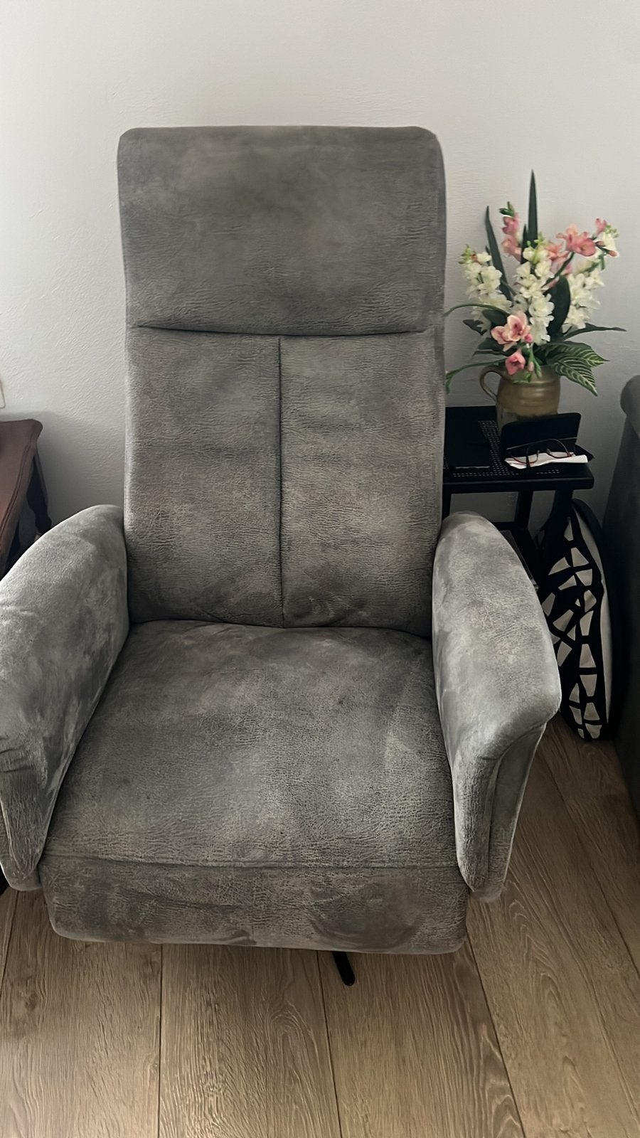 Fauteuil met handbediening voor de voeten steun, Ophalen, Zo goed als nieuw, 50 tot 75 cm