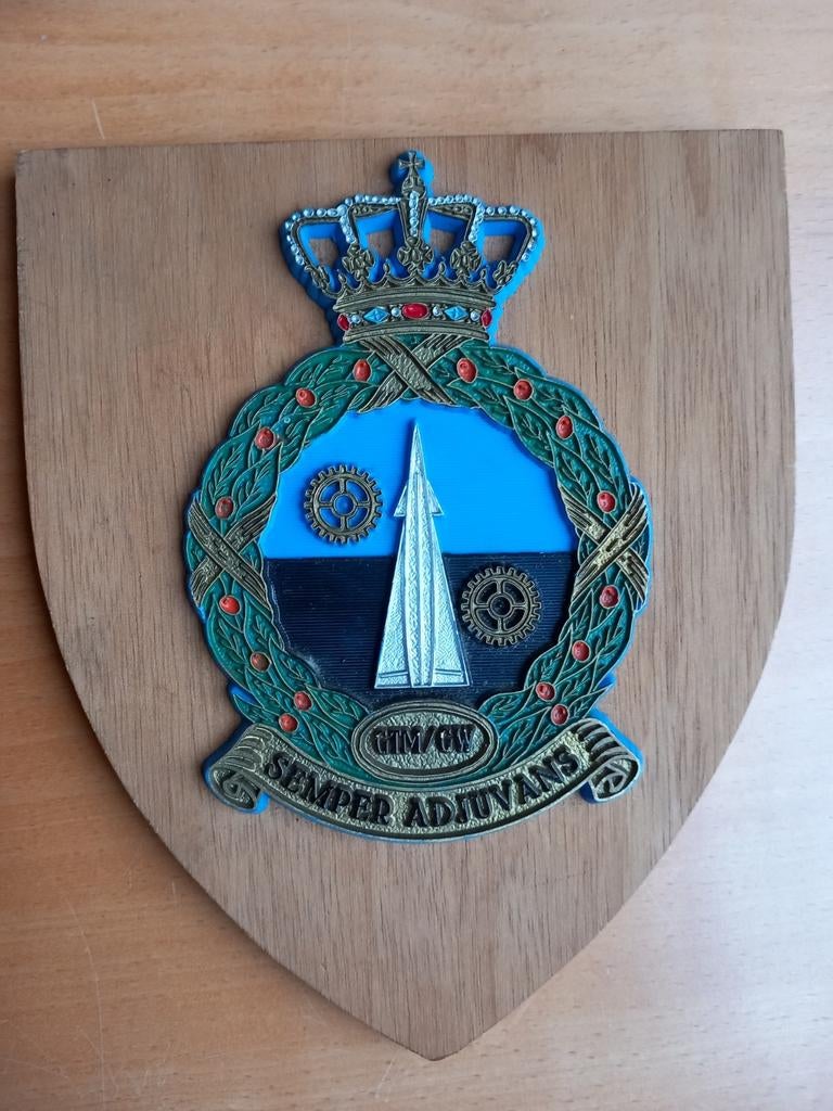 Wapenschild squadron 951 semper adjuvans geleide Wapens, Ophalen of Verzenden, Gebruikt