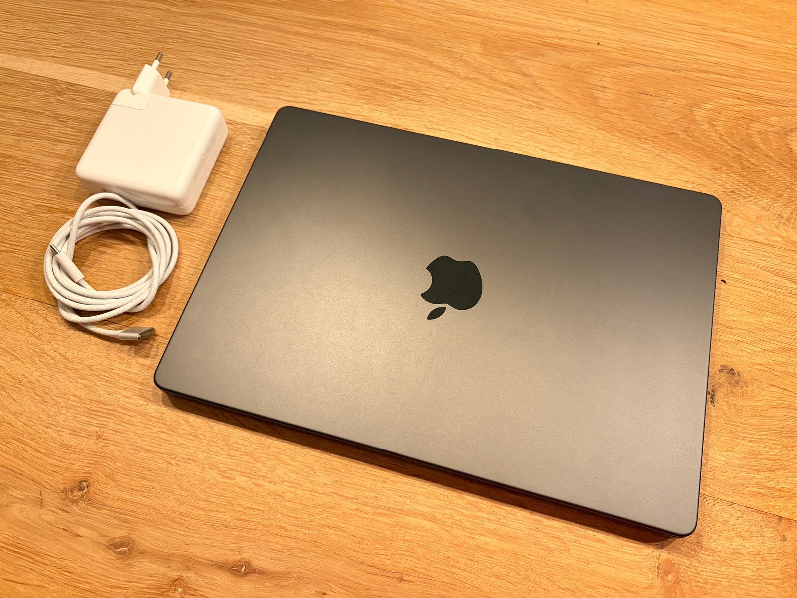 MacBook Pro M5 16gb 512gb, Qwerty, Overige groottes, 512 GB, Zo goed als nieuw